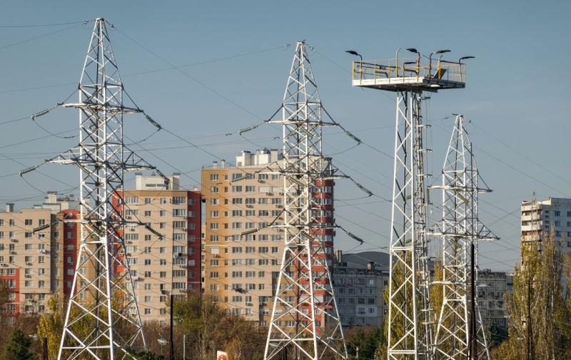 Протягом тижня енергетики змогли відновити електропостачання для більше ніж 364 тисяч домогосподарств після атак, повідомляє ДТЕК.