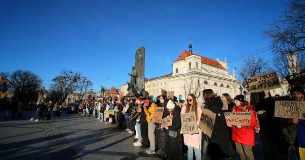 Львів'яни провели акцію-нагадування на підтримку військовополонених і зниклих безвісти.